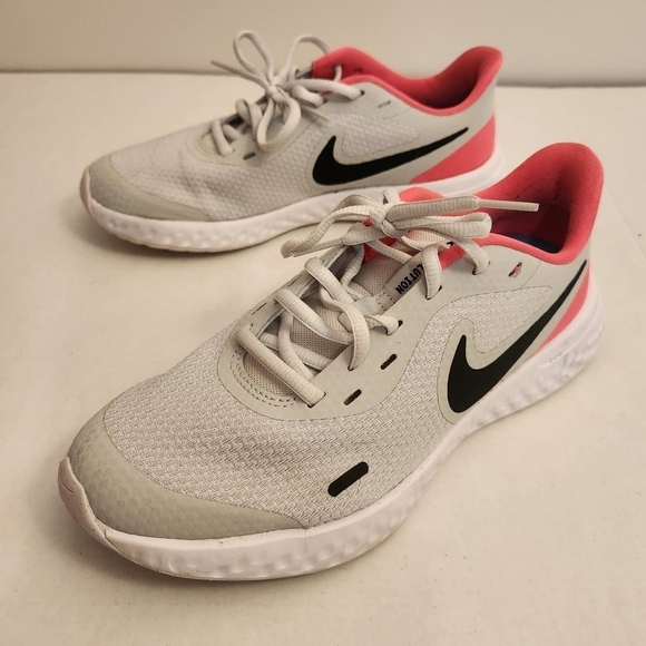Nike Revolution 5 Photon Dust & Hyper Pink Sz Y5 (W7) - Picture 1 of 9